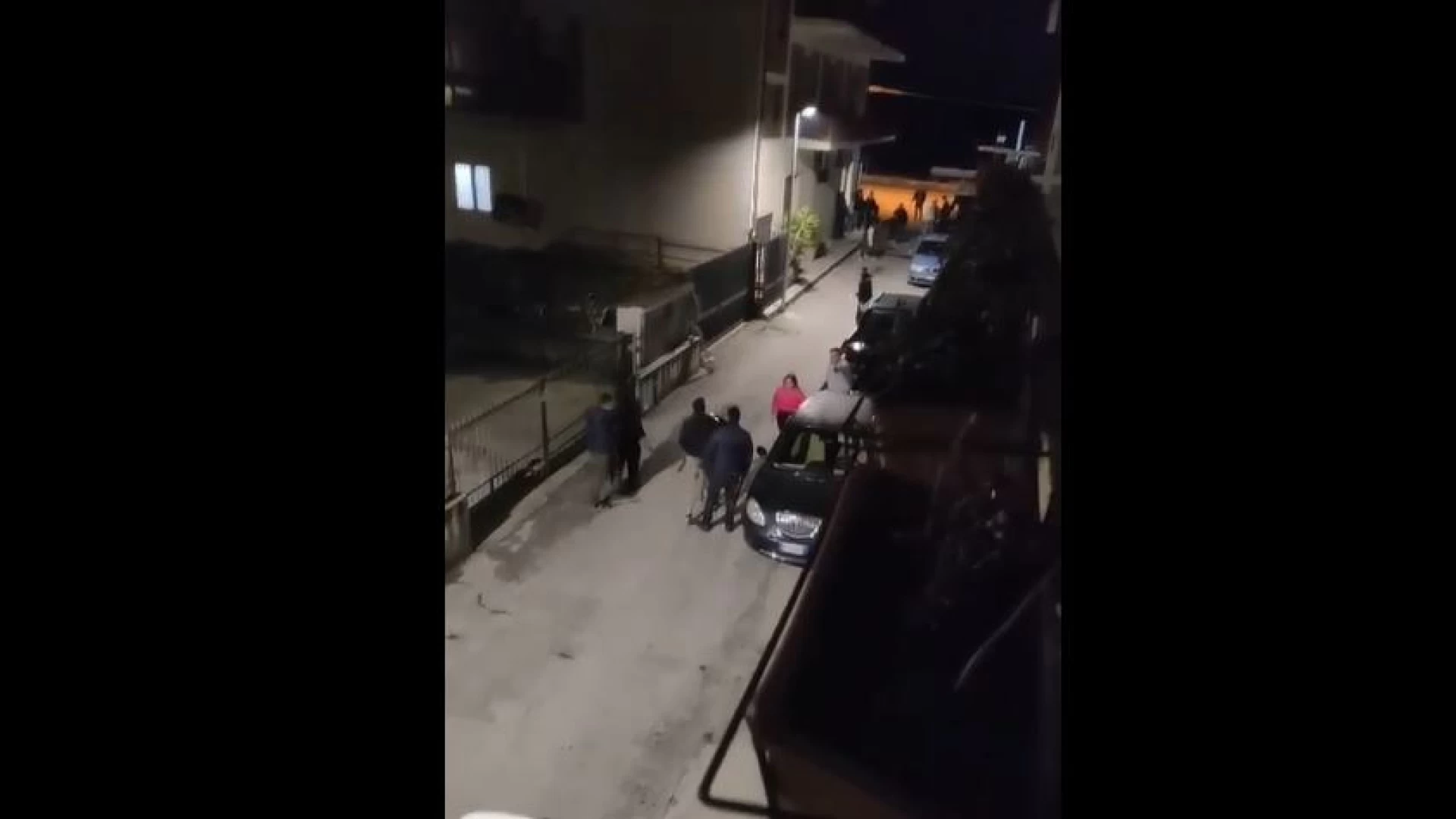 Venafro: violenta rissa in città in via Falca nella serata di ieri tra un gruppo di extracomunitari e cittadini del posto. Guarda il video esclusivo.